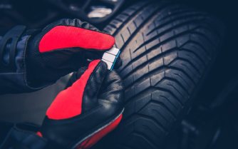 How Incorrect Tire Size Impacts Fuel Efficiency and Safety in Saudi Driving